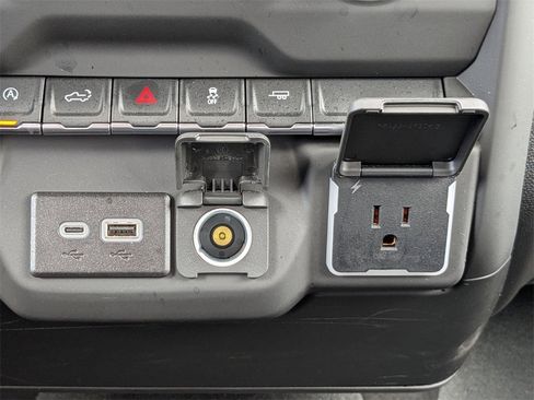 Certified 2025 Chevrolet Silverado 1500 Custom image 24