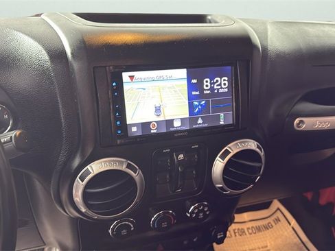 Used 2015 Jeep Wrangler Unlimited Rubicon image 20