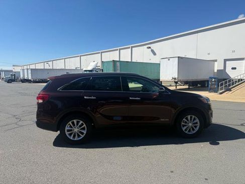 Used 2016 Kia Sorento LX image 5