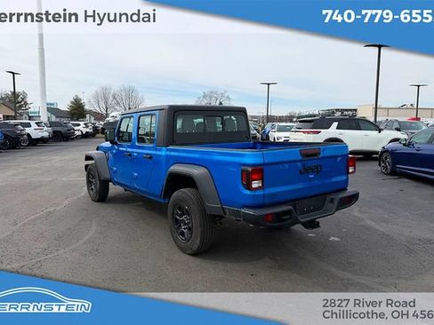 Used 2024 Jeep Gladiator Sport AWD/4WD image 9