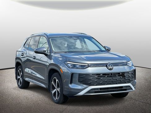 Used 2025 Volkswagen Tiguan SE w/ Panoramic Sunroof Package AWD/4WD image 6