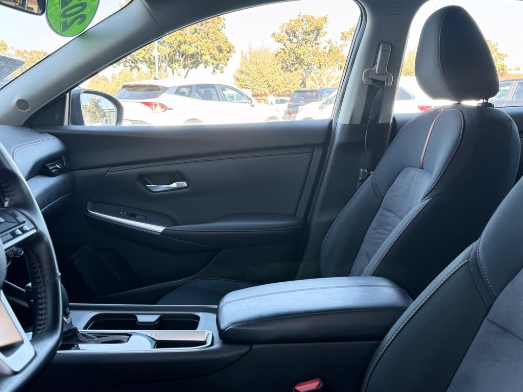 Used 2025 Nissan Sentra SR FWD image 11