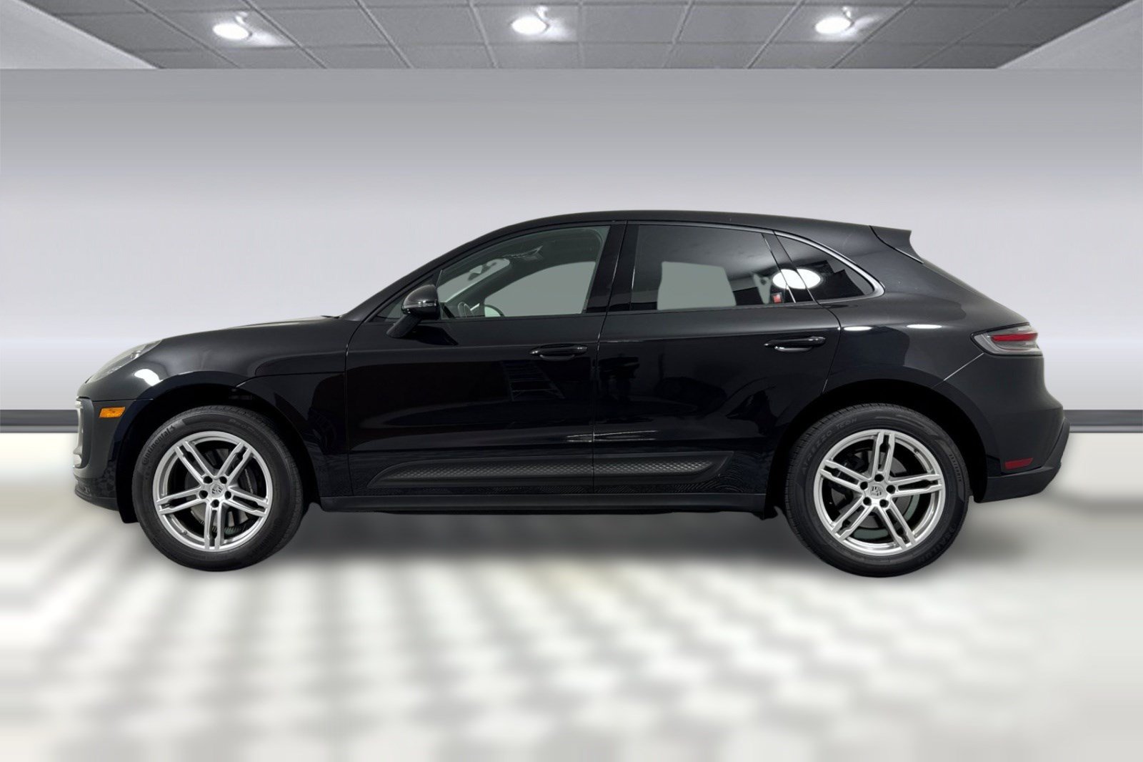Used 2024 Porsche Macan AWD/4WD image 2