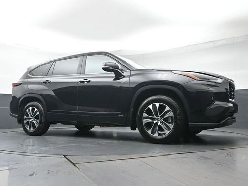 Certified 2026 Toyota Highlander XLE w/ Protection Package #3 (TMS) AWD/4WD image 38