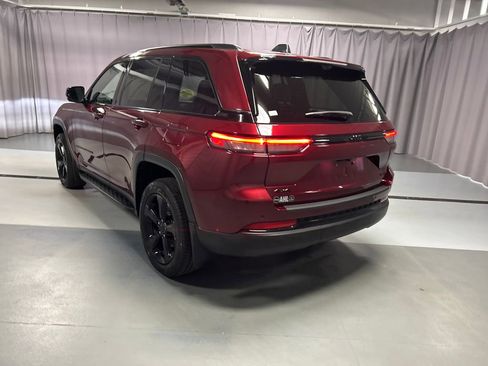 Used 2025 Jeep Grand Cherokee Limited w/ Luxury Tech Group II AWD/4WD image 5