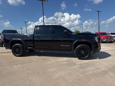 Used 2024 GMC Sierra 2500 AT4 w/ AT4 Premium Plus Package AWD/4WD image 2