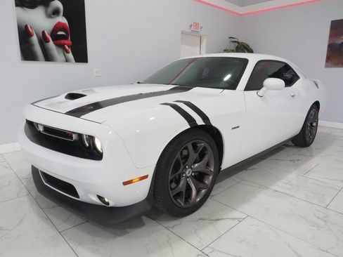 Used 2019 Dodge Challenger R/T image 9