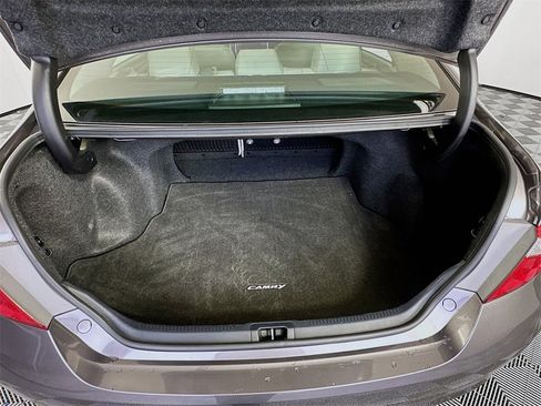 Used 2017 Toyota Camry XLE image 25