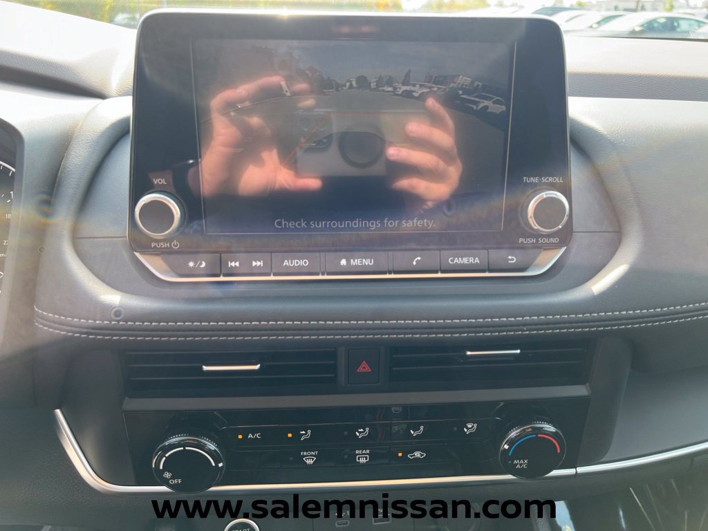Used 2023 Nissan Rogue S AWD/4WD image 12