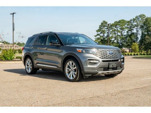 Used 2021 Ford Explorer Platinum w/ Equipment Group 601A AWD/4WD image 3