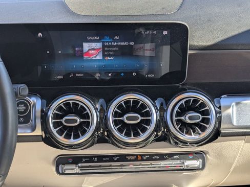 Certified 2021 Mercedes-Benz GLB 250 4MATIC w/ Premium Package image 5