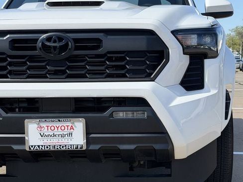 Used 2024 Toyota Tacoma TRD Sport image 9