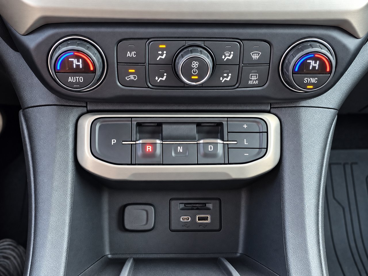 Used 2021 GMC Acadia Denali w/ Denali Technology Package FWD image 19