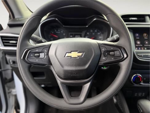 Used 2022 Chevrolet TrailBlazer LT w/ Driver Confidence Package image 11