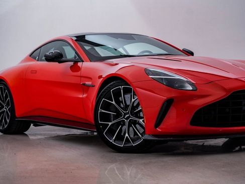 Used 2025 Aston Martin V8 Vantage Coupe image 2