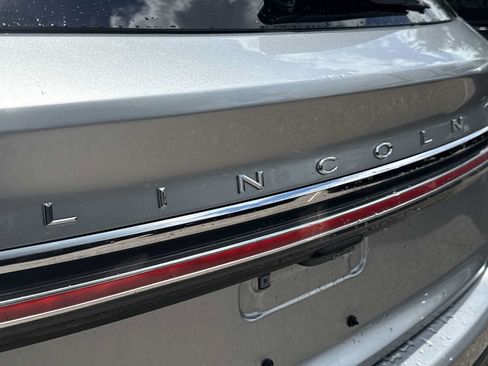 Used 2021 Lincoln Nautilus Reserve FWD image 11