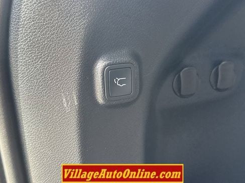 Used 2019 Jeep Cherokee Latitude Plus AWD/4WD image 37