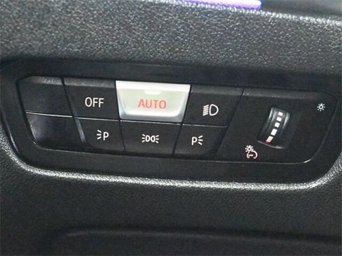 Used 2019 BMW 330i Sedan w/ Convenience Package image 28