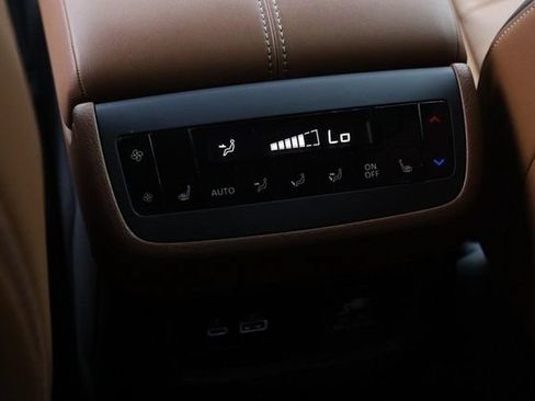Certified 2025 Nissan Pathfinder Platinum w/ Cargo Package FWD image 29