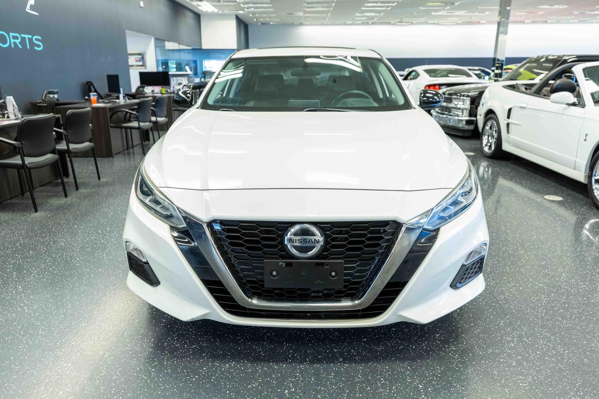 Used 2019 Nissan Altima 2.5 SR w/ SR Premium Package FWD image 2