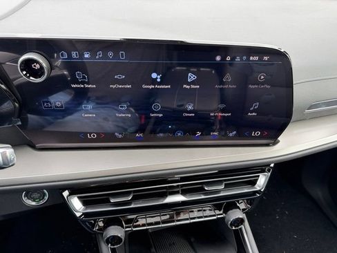 New 2026 Chevrolet Traverse LT w/ Sun and Wheel Package FWD image 22
