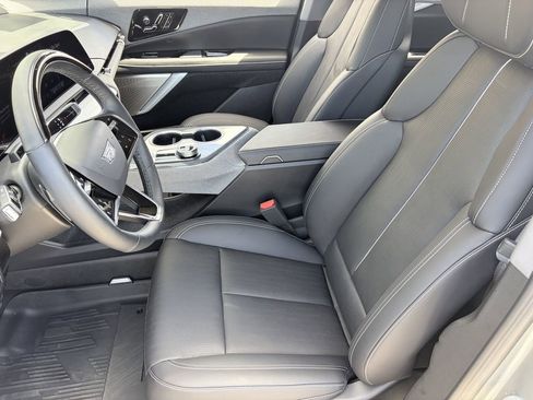 Used 2025 Cadillac Optiq Sport 2 w/ LPO, Floor Liner Package AWD/4WD image 19