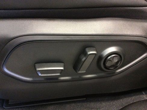 New 2025 Jeep Grand Cherokee Limited w/ Black Appearance Package image 15