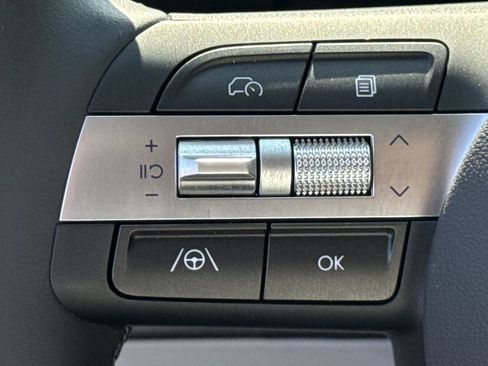 Used 2025 Hyundai Kona SEL FWD image 24