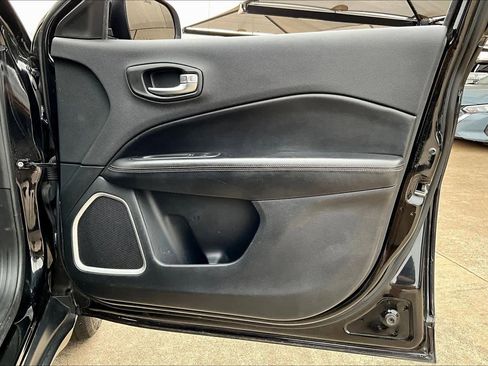 Used 2019 Jeep Compass Latitude w/ Cold Weather Group image 25