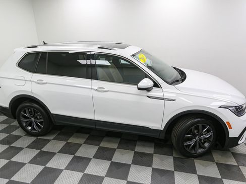 Certified 2022 Volkswagen Tiguan SE w/ Panoramic Sunroof Package image 6