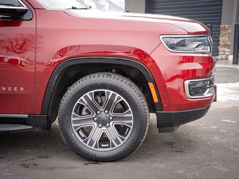 Used 2024 Jeep Wagoneer Series II w/ Flexible Seating Group image 4