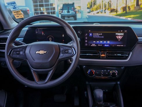 Used 2024 Chevrolet TrailBlazer LT w/ Driver Confidence Package image 21