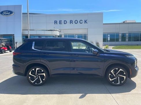 Used 2024 Mitsubishi Outlander SE Black Edition AWD/4WD image 3
