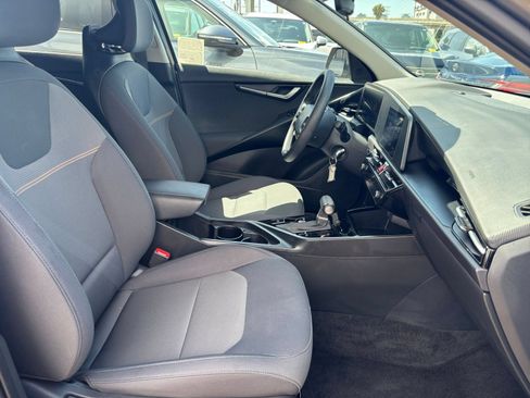 Used 2026 Kia Niro LX FWD image 34