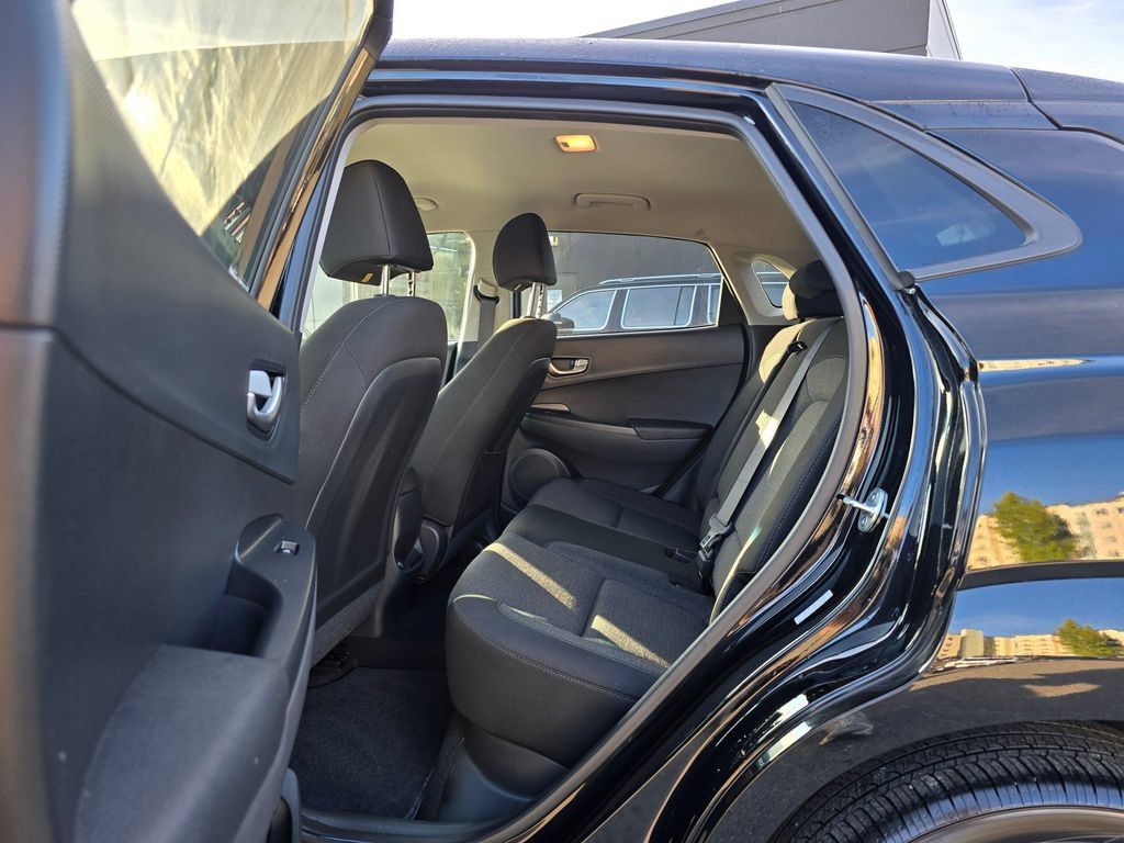 Used 2023 Hyundai Kona SE FWD image 14