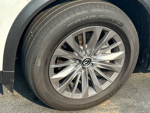 Used 2025 MAZDA CX-90 Plug-In Hybrid w/ Preferred AWD/4WD image 9
