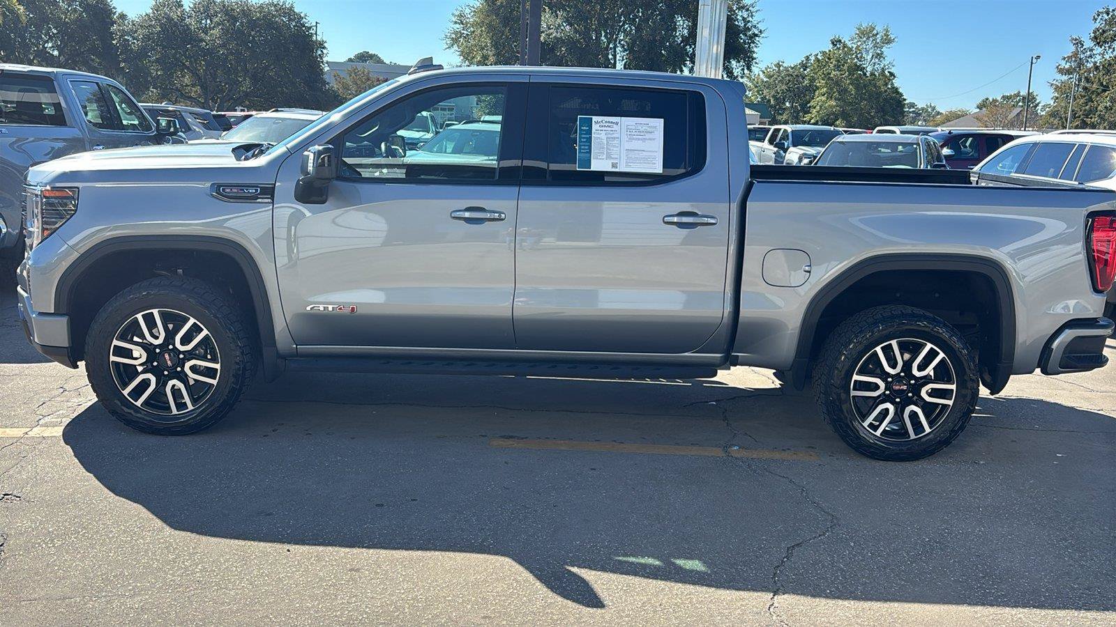 Used 2023 GMC Sierra 1500 AT4 w/ AT4 Premium Package AWD/4WD image 4