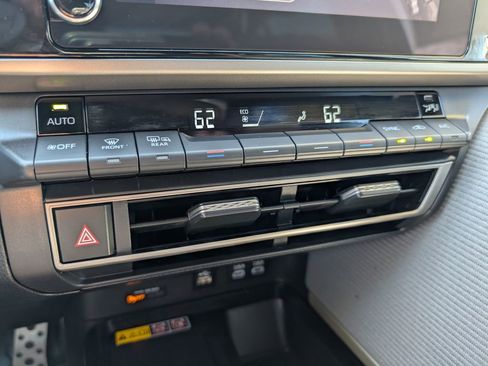 Used 2025 Toyota Camry SE w/ Convenience Package FWD image 22