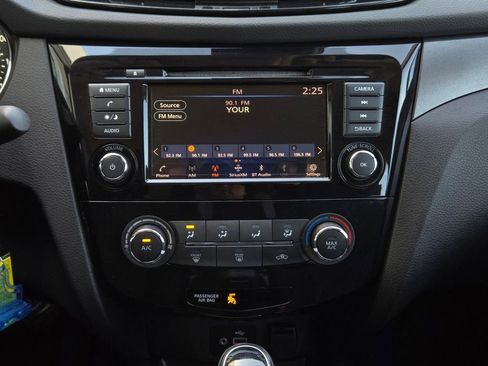 Used 2020 Nissan Rogue Sport S image 17