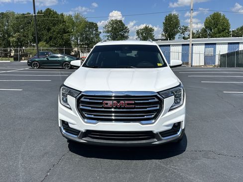 Used 2022 GMC Terrain SLT FWD image 2