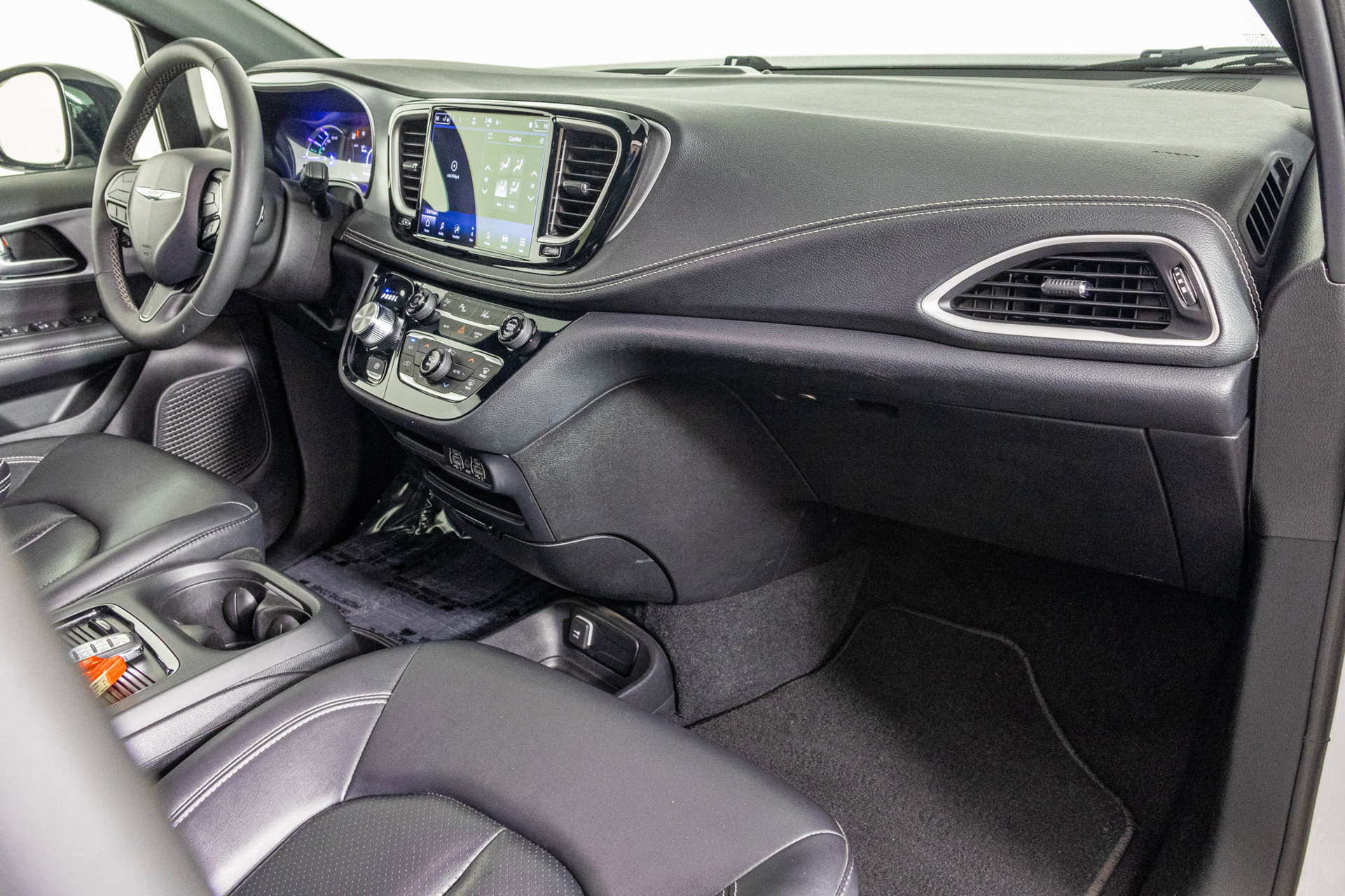 Used 2024 Chrysler Pacifica Limited FWD image 47