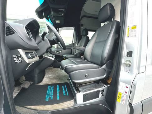 Used 2022 Mercedes-Benz Sprinter 2500 image 19