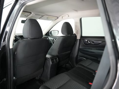 Used 2020 Nissan Rogue SV FWD image 31