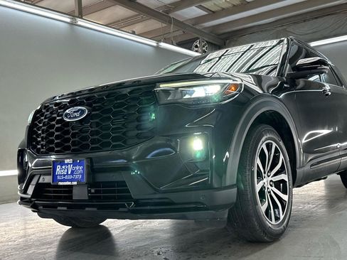 Used 2025 Ford Explorer ST-Line w/ Premium Package RWD image 4