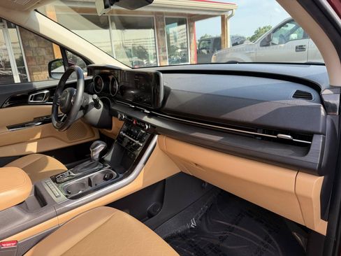 Used 2022 Kia Carnival EX FWD image 24