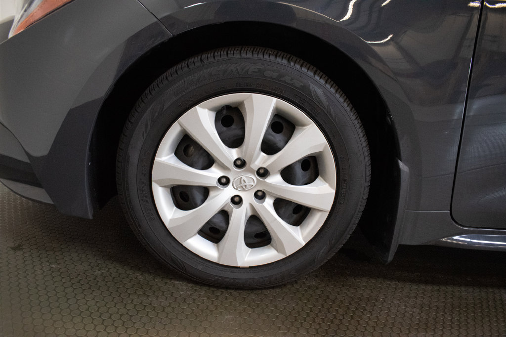 Used 2023 Toyota Corolla LE w/ Carpet Mat Package (TMS) FWD image 9
