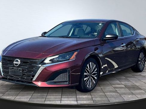 Used 2025 Nissan Altima 2.5 SV FWD image 1