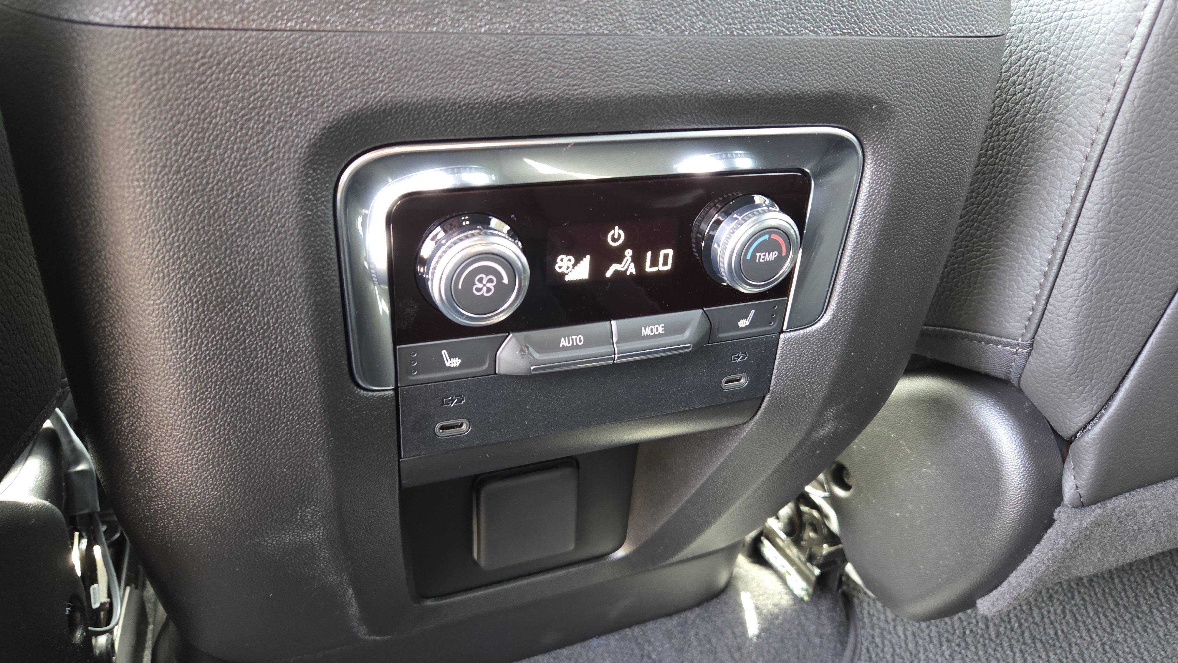 New 2026 GMC Yukon Denali AWD/4WD image 14