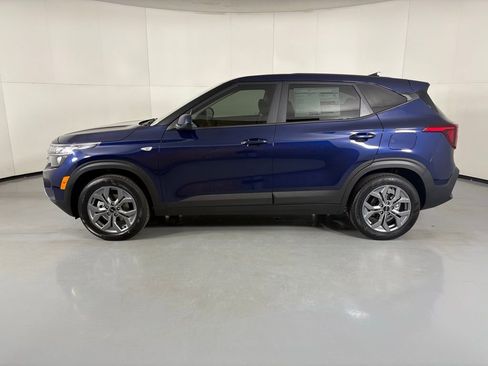 New 2026 Kia Seltos LX FWD image 5