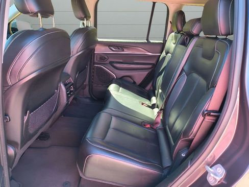 Used 2022 Jeep Grand Cherokee Limited image 30